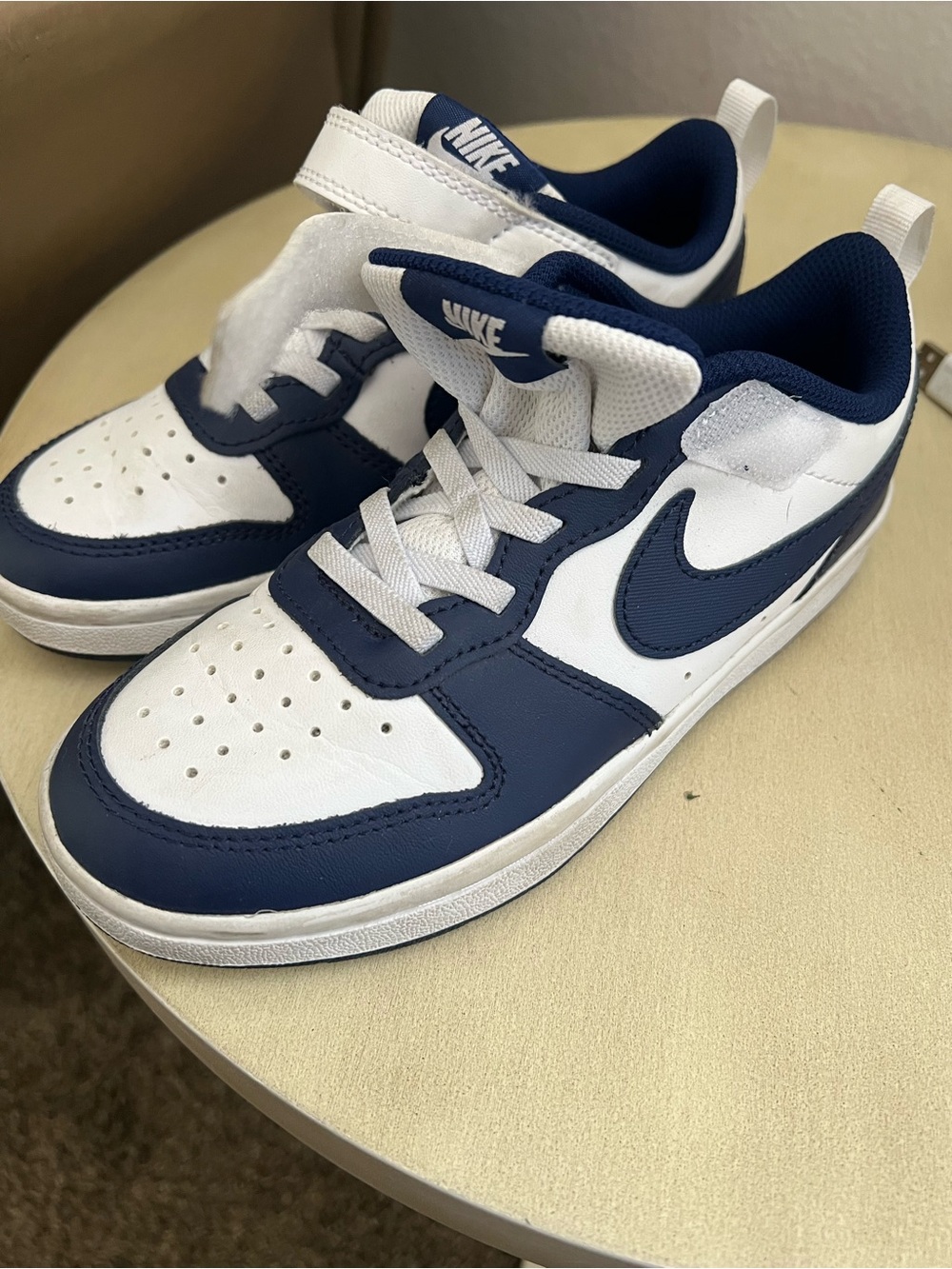 Nike Kids White and Navy Low-Top Sneakers with Hook-and-Loop Strap